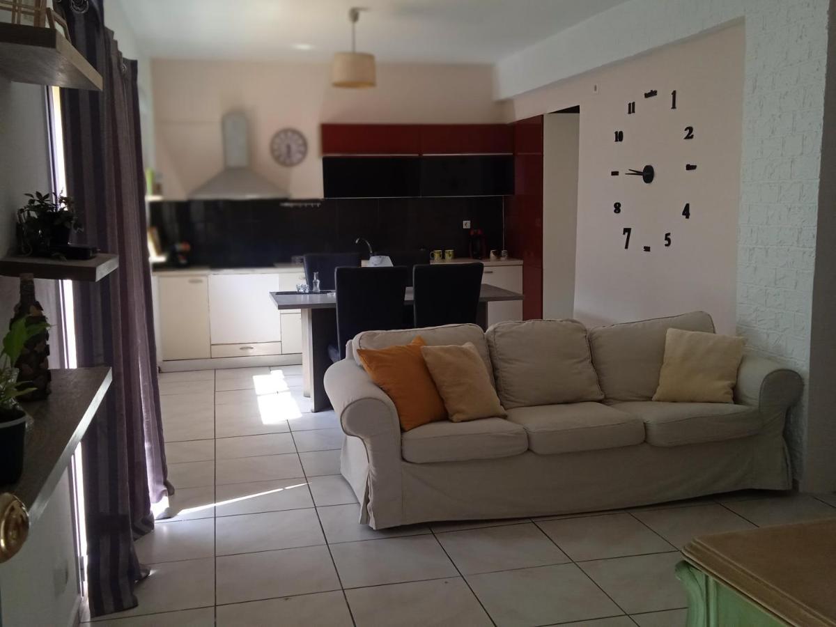 Popi'S Apartment Goniai Экстерьер фото